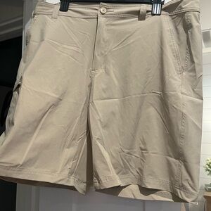 Men’s khaki Columbia shorts